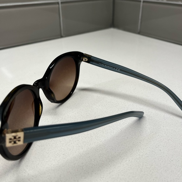 Tory Burch Sunglasses TY 7079 Round Blue Tortoise Frames Gold Logo - Picture 2 of 7